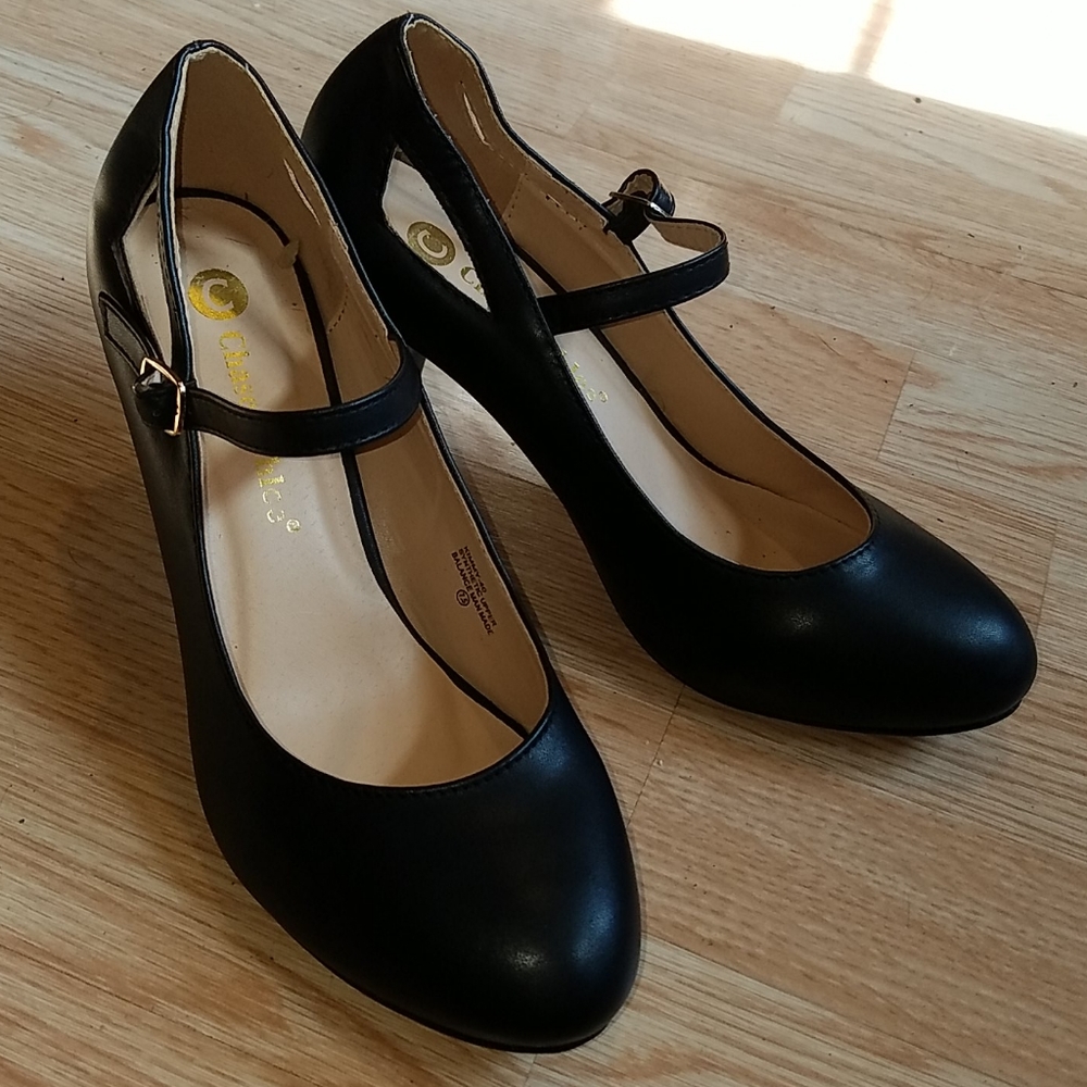 Chase & Chloe Round Toe Mid Heel Mary Jane Pump